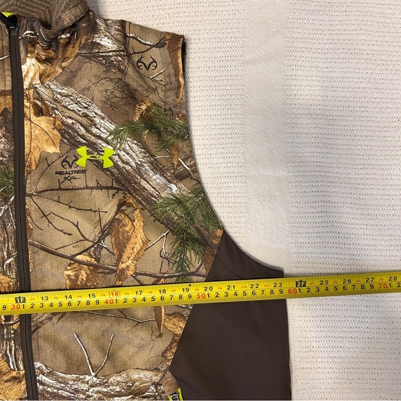 Under Armour Men’s Size L Camo Vest Real Tree with Neon Accents Scent Control - Picture 8 of 11